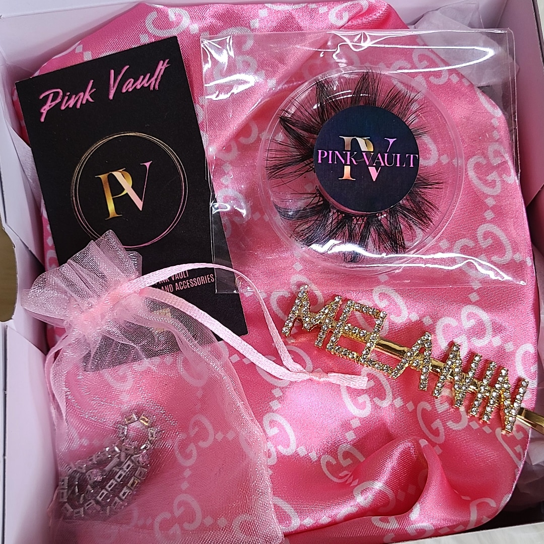 PinkVault's tweet photo. @pIantporn Hey, we are a fashion accessory business! Check out our sales and exclusive pieces! 💕💕
https://t.co/o0pNVv5cJW 
IG: @Pinkvaultofficial https://t.co/40nfGhlKzI