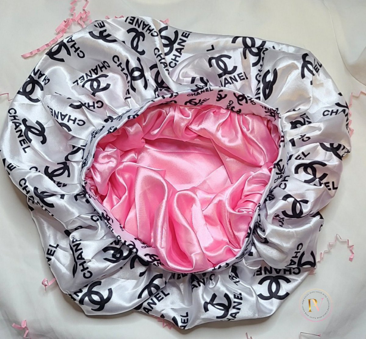 PinkVault's tweet photo. @pIantporn Hey, we are a fashion accessory business! Check out our sales and exclusive pieces! 💕💕
https://t.co/o0pNVv5cJW 
IG: @Pinkvaultofficial https://t.co/40nfGhlKzI