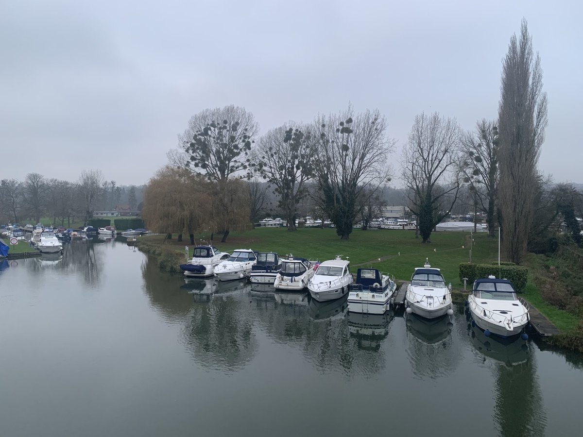 Karen_McCarter's tweet photo. Lovely walk along the #Thames today. #Templelock ... where the boats come in. https://t.co/JY9PzQTCPO