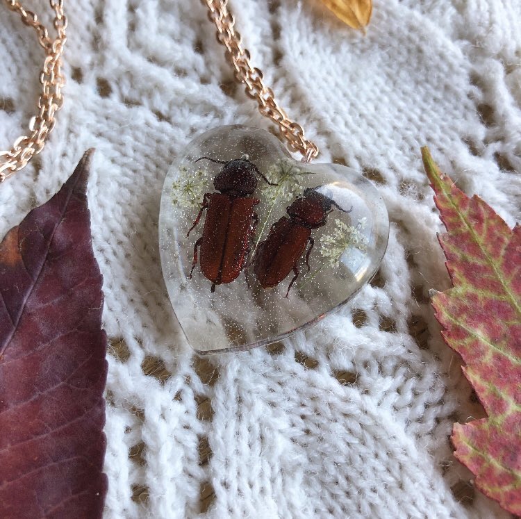 To start: I’m Sigra! I’m a classically influenced indie musician and artist. I work both solo and with my dear band  @MQBSco . I also sell handcrafted metalwork and resinwork on Etsy, keep a webcomic called Pine Overcoats draw on commission! You can find my links in bio.