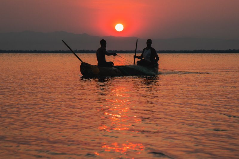 MalawiTravel's tweet image. Lake Malawi's amazing sunsets often coincide with local fishermen heading out onto the waters, which creates great opportunities for stunning silhouette photos! ☀️😎
#Malawi #OnMyWishlist #MalawiDreaming
📸 IG: Arturcabral