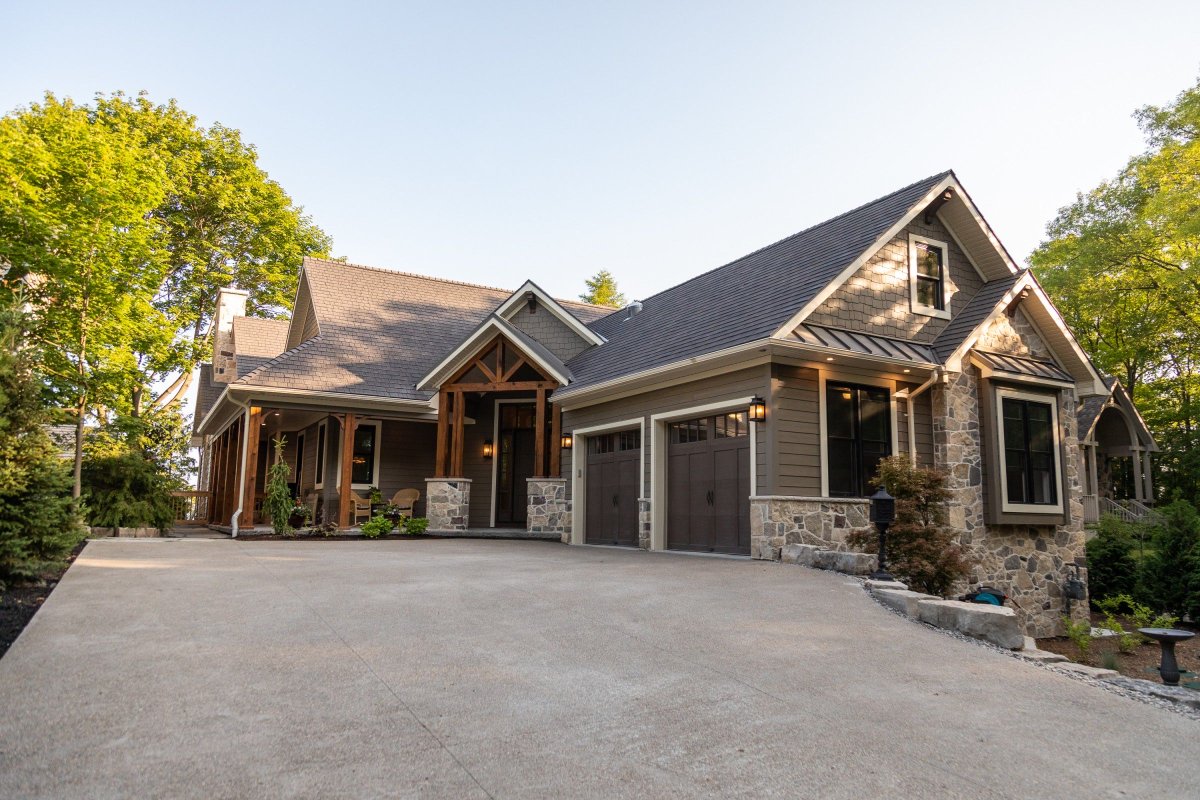 LHBA_'s tweet photo. Winne of Best New Exterior is @okewoodsmith1
Sponsored by: @ArriscraftStone 
#LHBAACE2020 https://t.co/OZKDqUVowR