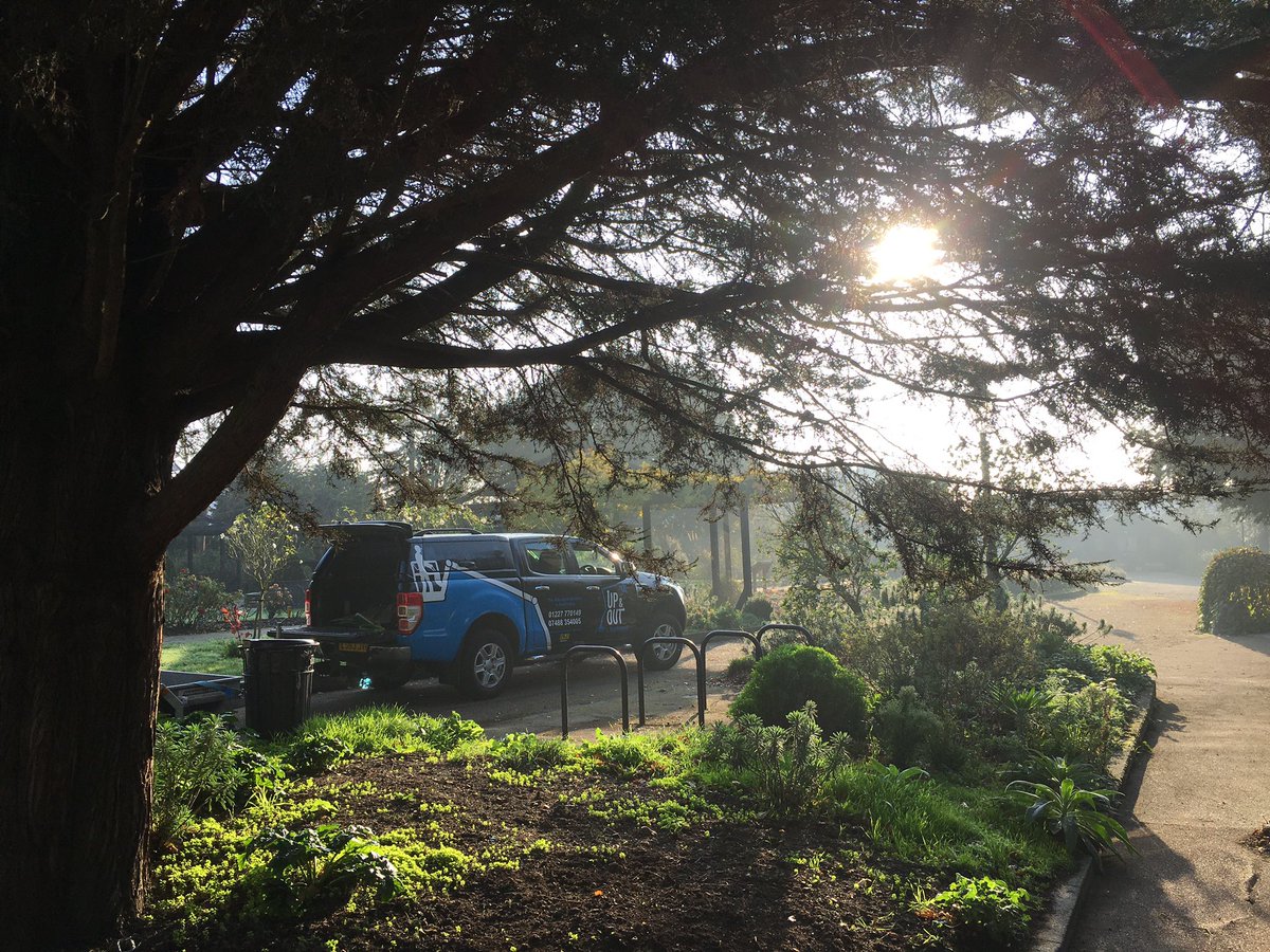UPlatforms's tweet photo. Stunning morning in #Whitstable installing Christmas lights in the grounds of Whitstable Castle #mewp #ChristmasTree #christmaslights #cherrypicker https://t.co/VlDjNvka2R