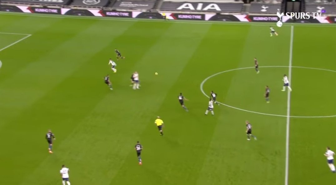  José uses the 4-3-3 but sets it up a bit differently.Højbjerg & Sissoko drop into the full-back position for Aurier & Reguilón to play up wide infront.Kane does not operate as a #9 anymore. He instead drops down, pulling a CB with him to allow Son & Bergwijn to make a run.
