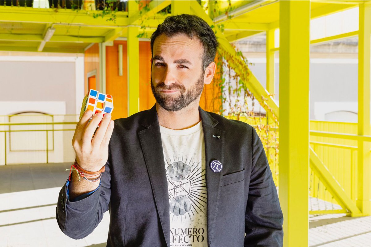 ¿Cómo se miden los datos del coronavirus? 🧐 El #profesorUMH @SantiGarciaCC estará hoy en @SextaNocheTV explicando los modelos matemáticos que se usan para medir los datos de la pandemia de #coronavirus 😷 🦠 https://t.co/e6dNYLAcIX