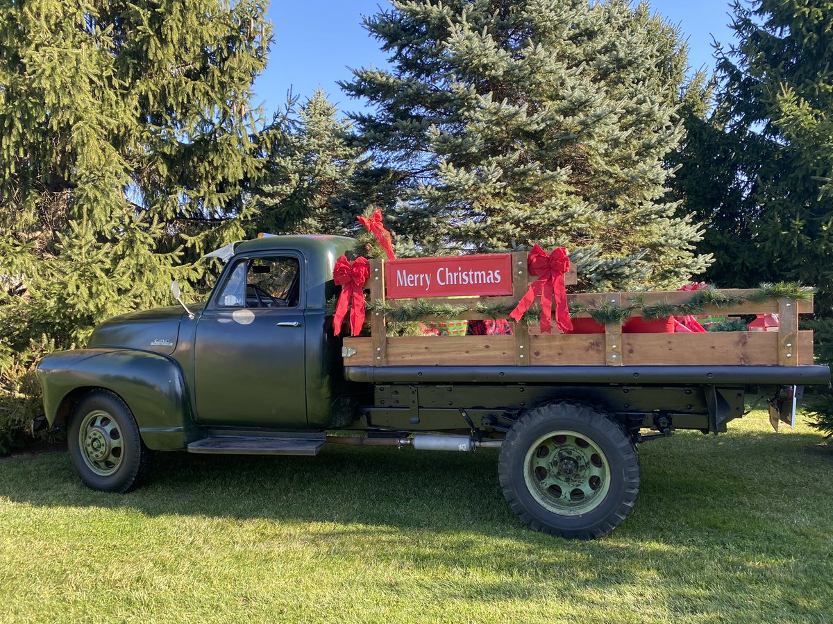 AutumnGeorge77's tweet photo. Mini Christmas session pictures! Come get them done with me! This weekend only. 15 pictures for $30. text me if you’re interested! :) 513-444-5047 https://t.co/AjWoPSrUqU