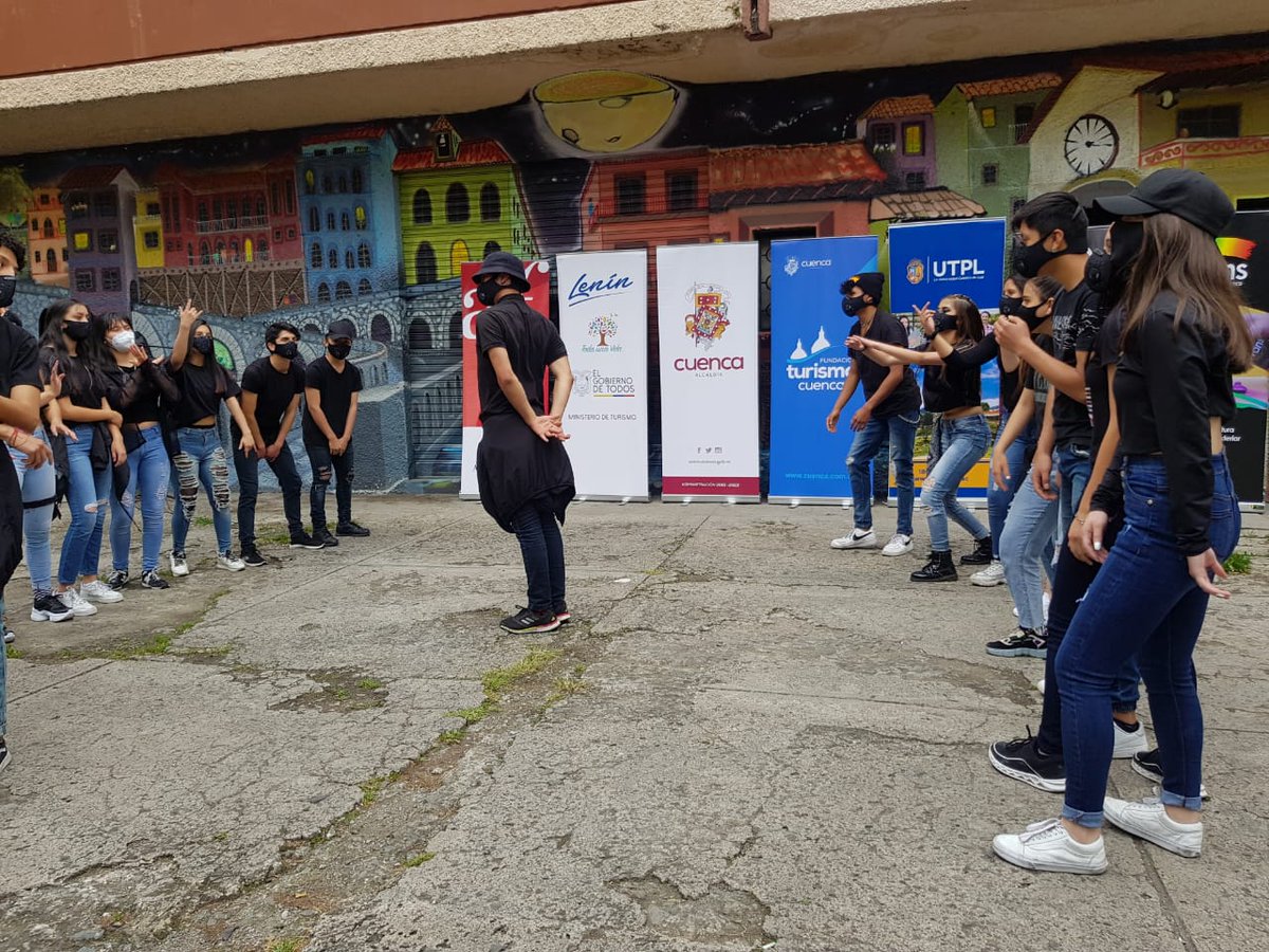 Finalizado el acto formal, el grupo Y End ofreció un shop de hip hop dance y se realizó un breve recorrido con las autoridades, por la Ruta de los Murales: Arte Urbano en Cuenca 
#ArteUrbanoCuenca