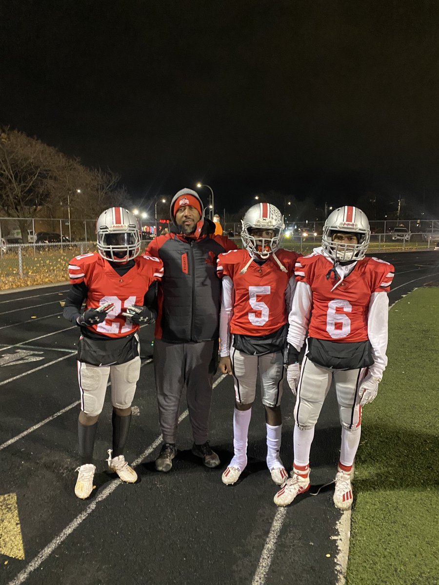 JacksonJumar's tweet photo. Great job to my youth team @DetroitBuckeyeElite on the season. Now just waiting on the state to open back up to win a state championship. https://t.co/yFWgQwMnTj