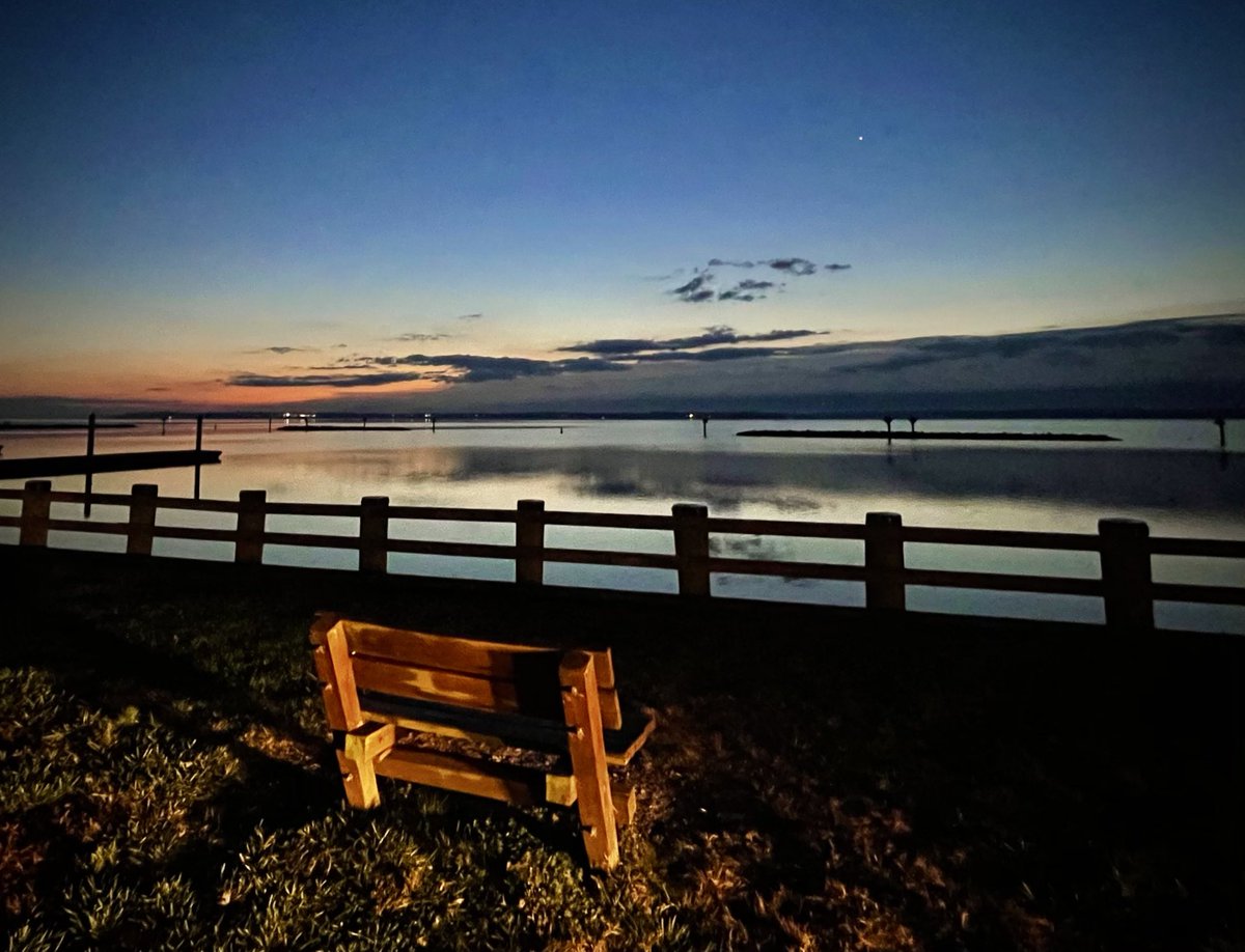 photowhitehouse's tweet photo. The ships of our hearts are sailing with a new dream for the people and all natural things on the planet in the universe! SP photo by William Moon after Black Friday 2020 #sunrise #SaturdayMorning #HappySaturday #drinkingcoffe #seagulls #dawn https://t.co/hFtt0okT20