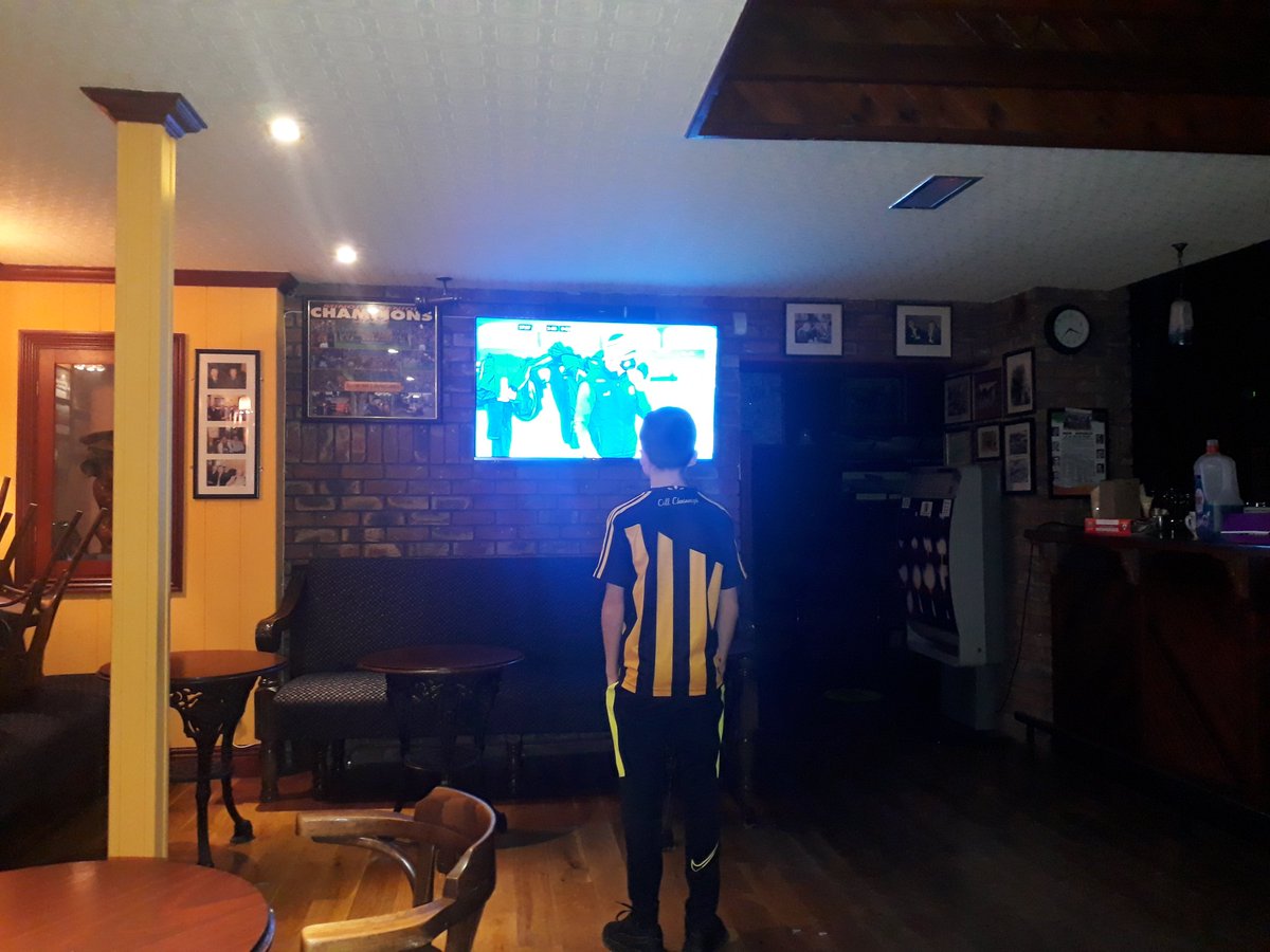 BollardsPub's tweet photo. We might be closed but could not watch the match in the pub #KKvWAT #kilkenny #thecats https://t.co/64hErcPTL7