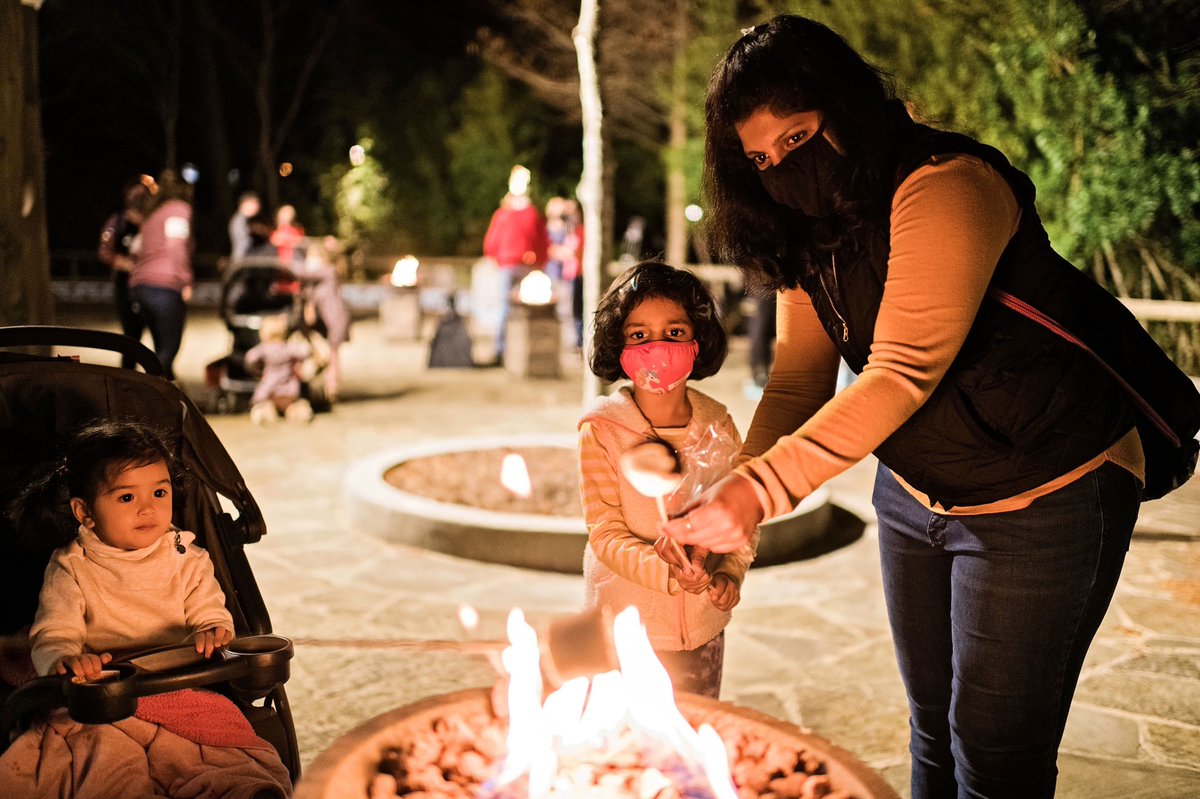 MemphisZoo's tweet photo. The smores wonβt last long, but the memories made will. Donβt miss Suntrust now @TruistNews Zoo Lights.
https://t.co/hCrtEW9Y8S
#memphiszoo #memzoolights #ilovememphis #choose901 #memphismom #memphisparent #makingmemories #tistheseason https://t.co/ud0eB4q6A3