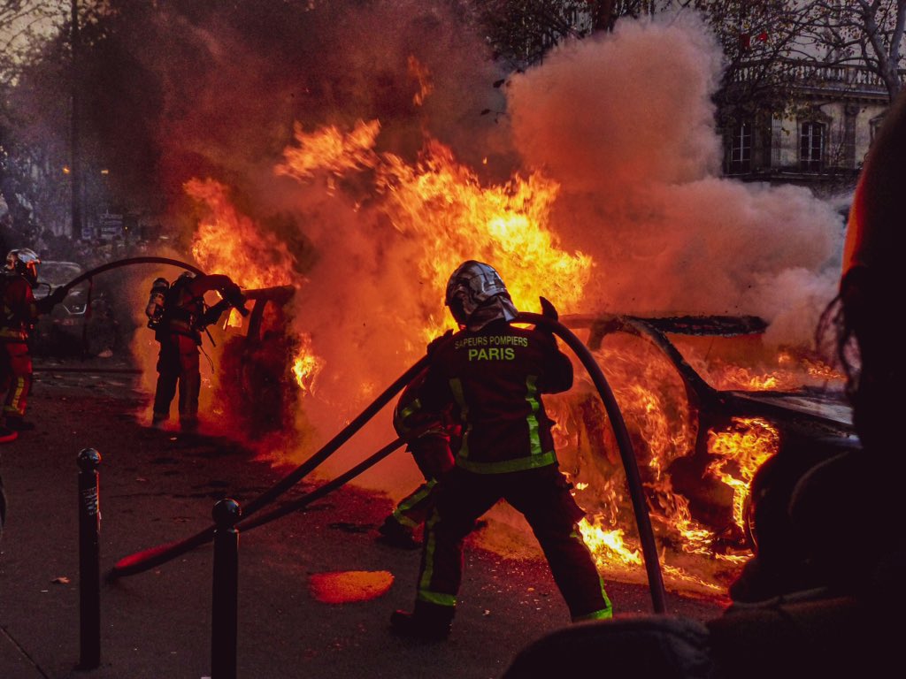 Jane4208's tweet photo. #LoiSecuriteGlobale #MarcheDesLibertes https://t.co/GIBkbzC1Rz