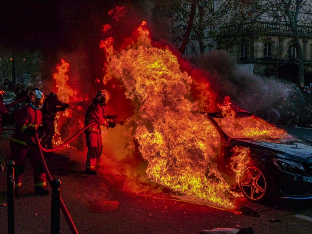 Jane4208's tweet photo. #LoiSecuriteGlobale #MarcheDesLibertes https://t.co/GIBkbzC1Rz