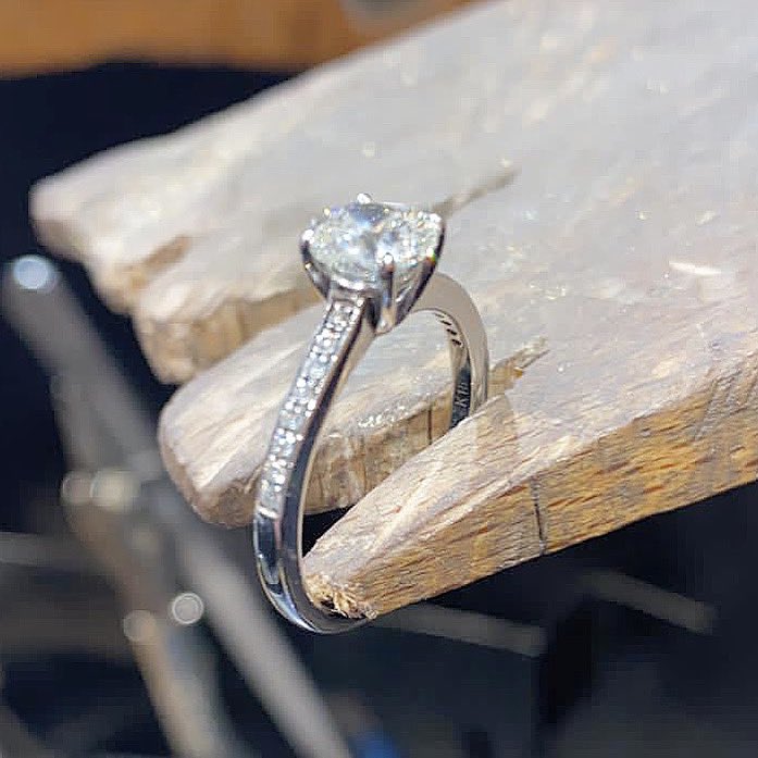 Hamlingtons's tweet image. New arrival 💍 Round Brilliant Diamond Solitaire Ring 💍 .97ct H colour. Pre-owned, refurbished and polished. A beautiful piece and a bargain at £2950! #ThinkJewelleryThinkHamlingtons