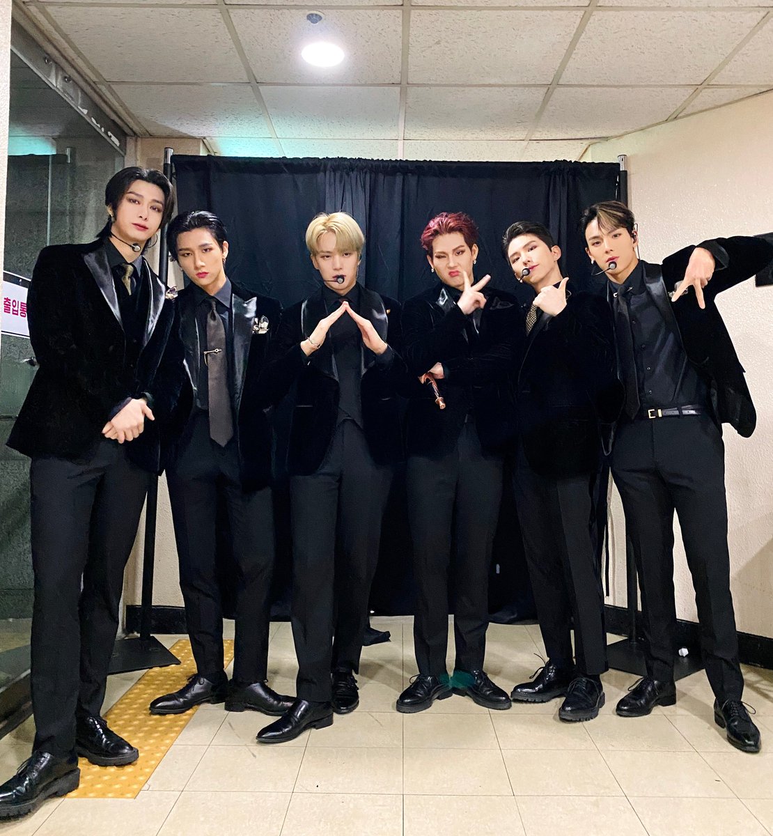 joohoneysupreme's tweet photo. 📸 | PIC » 28.11.20 🐝 Atualização no Perfil Oficial @OfficialMonstaX:
[#MONSTAX]
#AsiaArtistAwards 2020 concluído

O palco de hoje foi preenchido com a energia do MONSTA X💘
Nós rasgamos e quebramos como sempre❤️

#MONSTAX_1stDAESANG #MONSTA_X #AAA2020 #LoveKilla #FANTASIA https://t.co/PpE6fMdhef