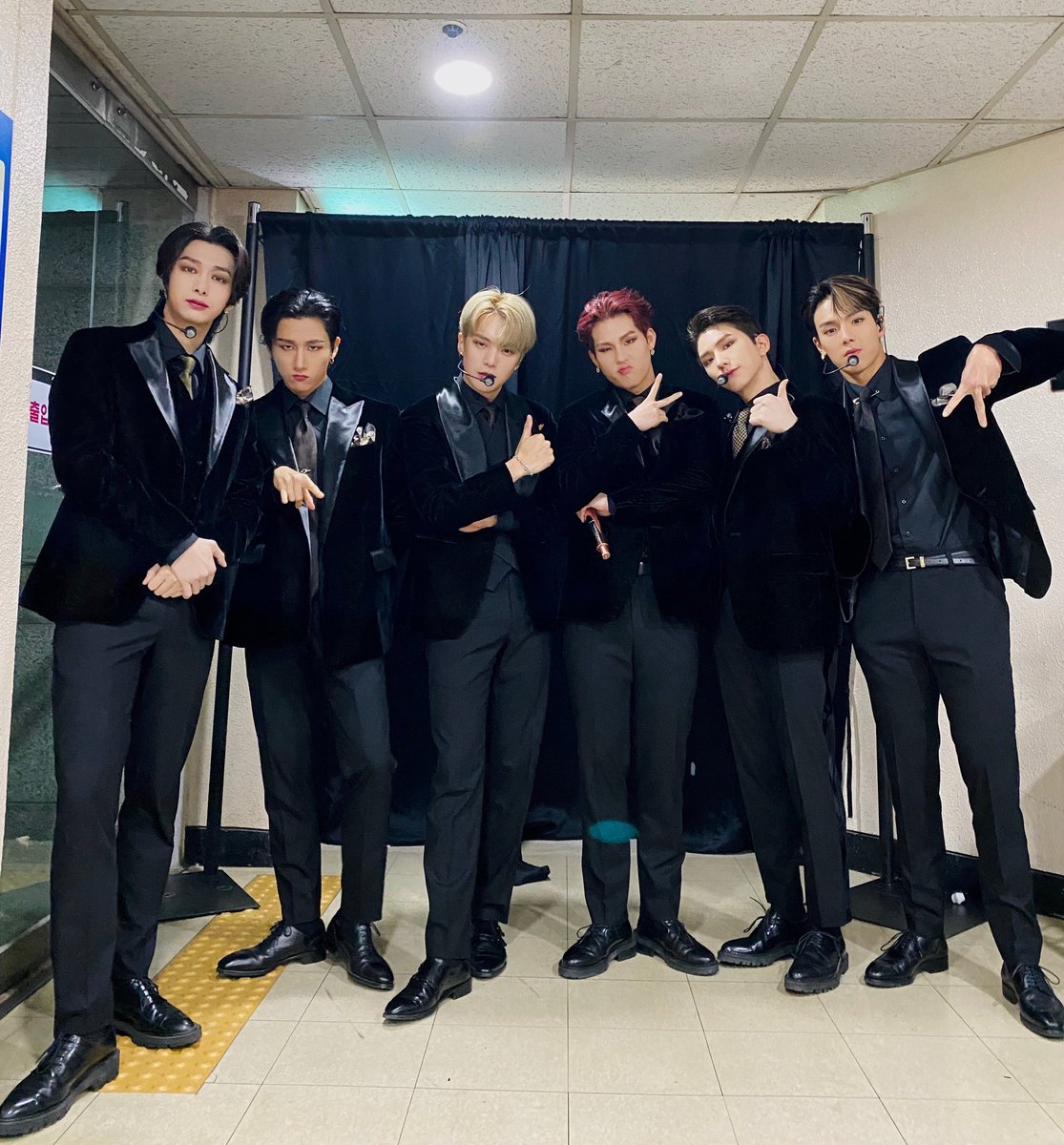 joohoneysupreme's tweet photo. 📸 | PIC » 28.11.20 🐝 Atualização no Perfil Oficial @OfficialMonstaX:
[#MONSTAX]
#AsiaArtistAwards 2020 concluído

O palco de hoje foi preenchido com a energia do MONSTA X💘
Nós rasgamos e quebramos como sempre❤️

#MONSTAX_1stDAESANG #MONSTA_X #AAA2020 #LoveKilla #FANTASIA https://t.co/PpE6fMdhef