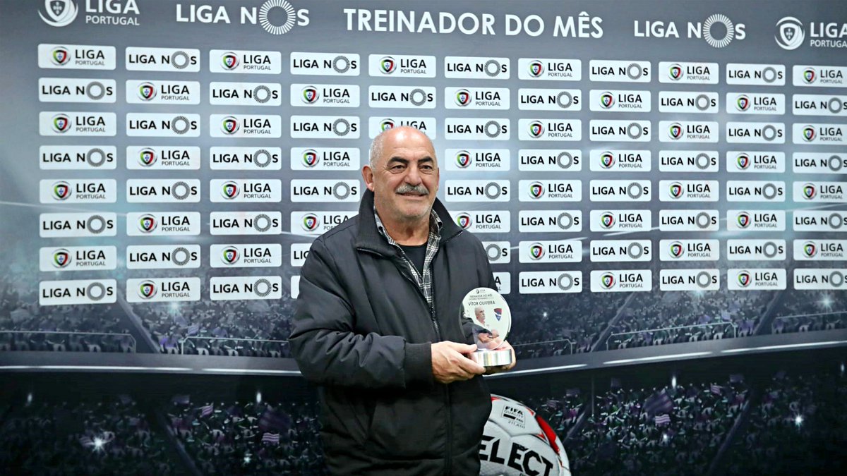 Prémios de treinador do mês e do ano da Liga NOS vão passar a chamar-se 𝙋𝙧𝙚́𝙢𝙞𝙤 𝙑𝙞́𝙩𝙤𝙧 𝙊𝙡𝙞𝙫𝙚𝙞𝙧𝙖.