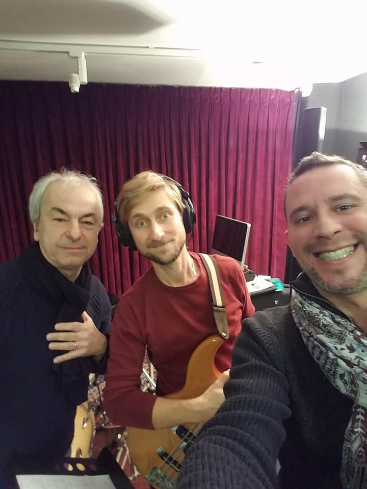 🎹🎥🎤Session du jour : batterie, basse, chant & mix , 👉#nextrecord 😊🎧🎶 avec les talentueux Julien Hadey , Léo Blumenfeld chez Renaud Lemaître  
Sans oublier mon Christian  pour la video!
Chapeau, les amis, vous avez assuré!👏🎶
#musicwithfriends #November #music #studio