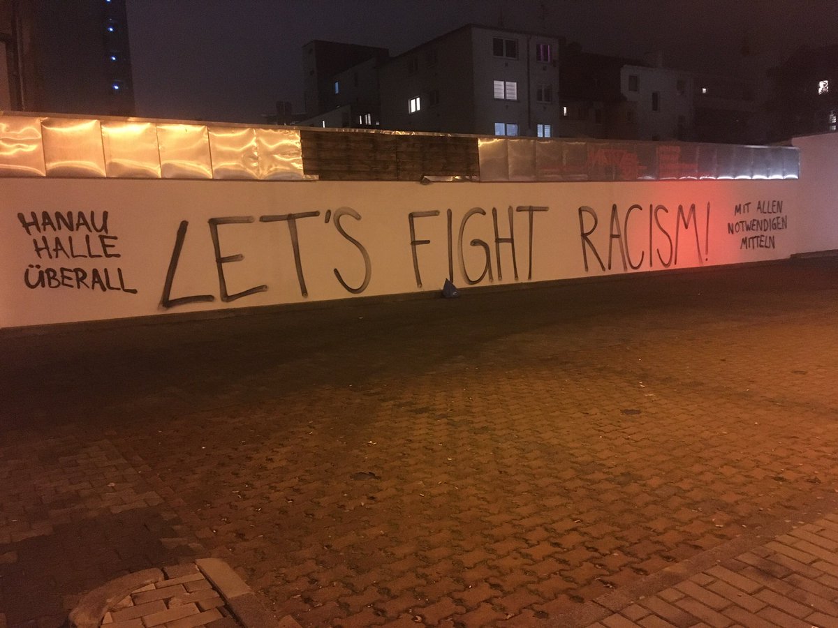 BleibtGallus's tweet photo. Beim lidl auf der Mainzer entdeckt. Ich hoffe, das bleibt da eine Weile!
#gallusbleibtstabil #fightracism https://t.co/CP8LGAgyJk