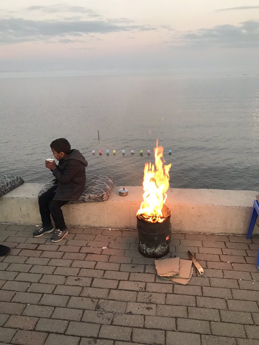 SungurFerit's tweet photo. Sattılar bana çocukluğumu.
Artık ne yaşım var, ne adım;
Bilmiyorum kim olduğumu.
Hiçbir şey sorulmasın benden;
Haberim yok olan bitenden. https://t.co/H1GLQN6az5