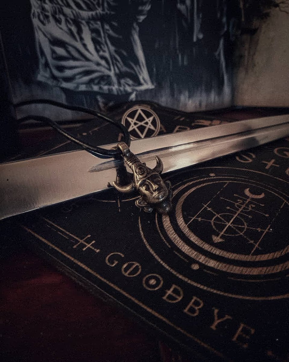 Alex_JLRX's tweet photo. All praise the new #Samulet !
#Samulet #Supernatural #SPN #SPNFamilyForever #Cosplay https://t.co/PBY28Sz2am