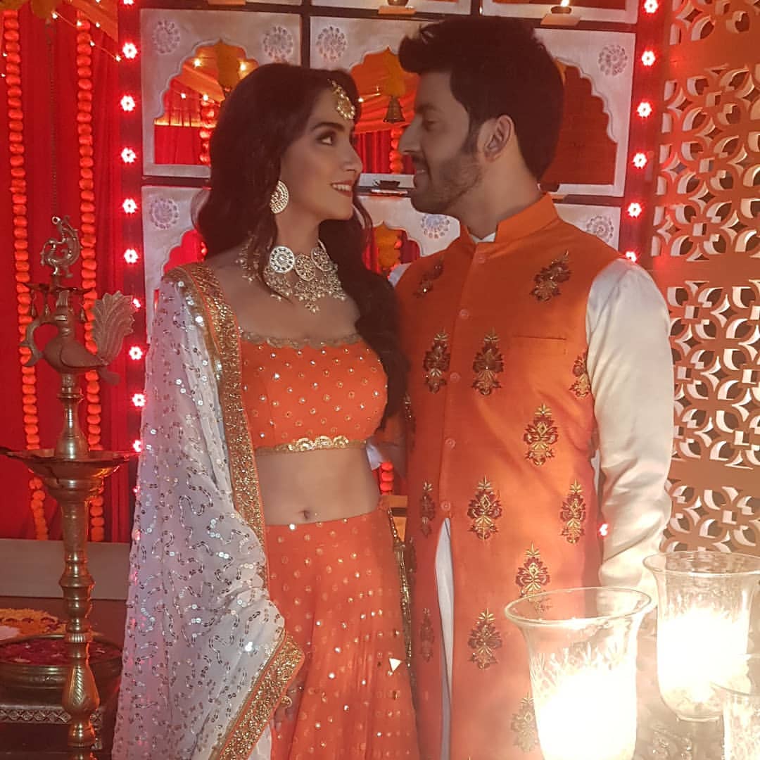 SrishtikiNagri's tweet photo. 🤩 Sooo it's out #Adivya look for #zeerishteyawards2020 🤩 aww how much I love their look with zee them colour😍They looking soo adroble! Can't wait for this function just for them 🥳
@Srishti__Jain #RaghavTiwari #SrishtiJain #HamariWaliGoodNews @ZeeTV @goswamishruti91 @iwmbuzz https://t.co/aadtQjaIFE