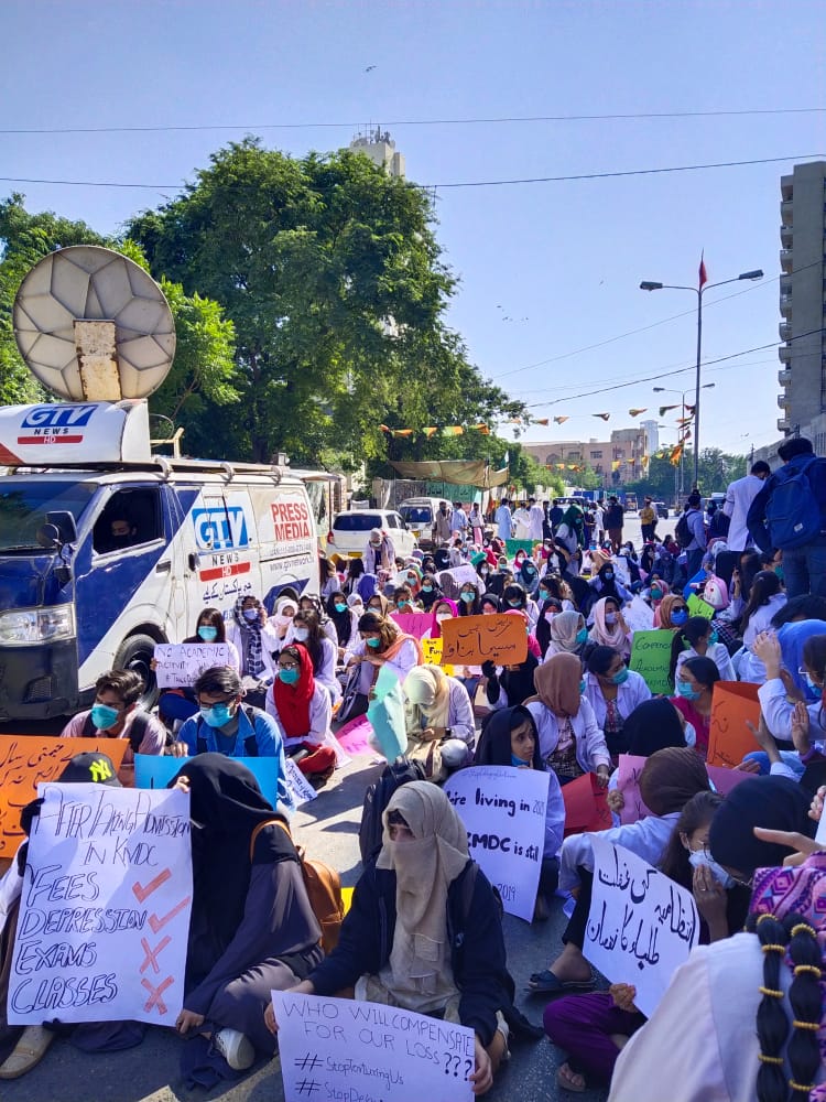 emma_hemsworth's tweet photo. Didn't know any stress could even come close to the #MCAT stress but guess I was wrong!
#protestforkmdc
#StopDelayingOurExams
@SaeedGhani1
@arynewsud
@SAMAATV
@MJibranNasir
@AzraPechuho
@geonews_urdu
@Dawn_News
@gnnhdofficial
@DunyaNews @SAMAATV https://t.co/CWKkTrlTC2