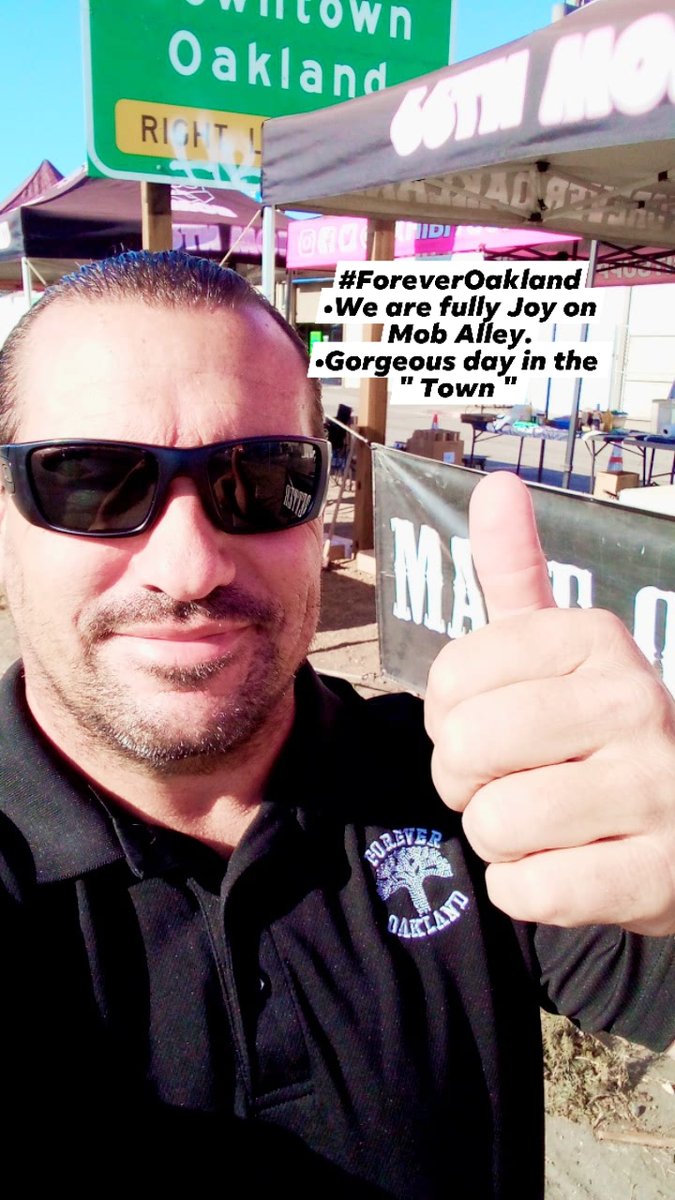 ForeverOakland's tweet photo. #ForeverOakland - :) -
Gorgeous Day in the " Town "
•We are fully Joy on Mob Alley.
•Godfather Gourmet is Underway as we feed Unhoused citizens and prepare for volunteers.
#TeamMakeOaklandBetter
#GlobalReset
#MobAlley
#MakeOaklandWholeAgain https://t.co/4Cg2kGQ2Vz