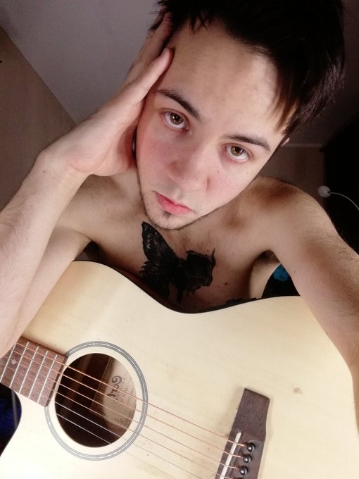 Chilling at home with guitar  #ftm #trans https://t.co/X7PS07DIAl<a href="/tag/ftm"class="tags">#ftm</a><a href="/tag/trans"class="tags">#trans</a>