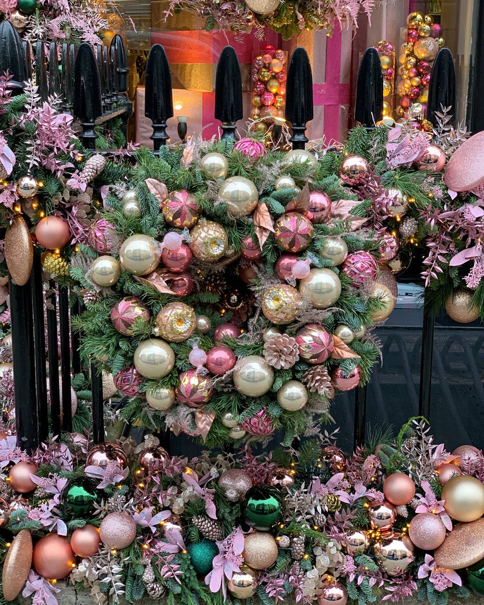 neillstrain's tweet photo. We were busy today delivering our first batch of Christmas wreaths. Contact us or order yours via the website
#Christmas #ChristmasDecorations #FestiveFloralCouture #ChristmasArrangements #FestiveArrangements #DoorWreath #ChristmasWreath #ChristmasCandles #HolidayDecor #Holly https://t.co/I9p3VqGZGj