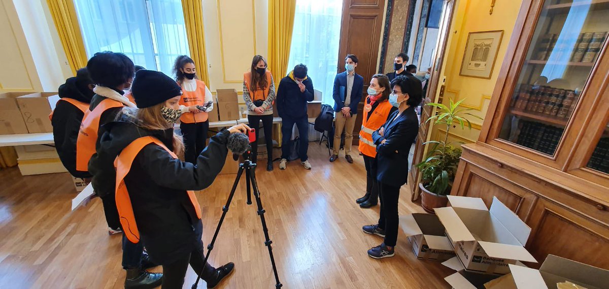 jnamadei's tweet photo. Quand la Bande Alimentaire se transforme en journalistes pour interviewer @datirachida et @mariesilin. Les jeunes s’engagent ! @ACTISCE #parisanim #richardwright https://t.co/o8XBaQCkk6