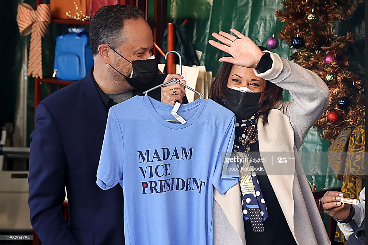 U.S. Vice President-elect #KamalaHarris and her husband Doug Emhoff shop in the Downton Holiday Market in Washington, DC. Harris made it point to shop at local shops for #SmallBusinessSaturday 📷: @tasosphotos