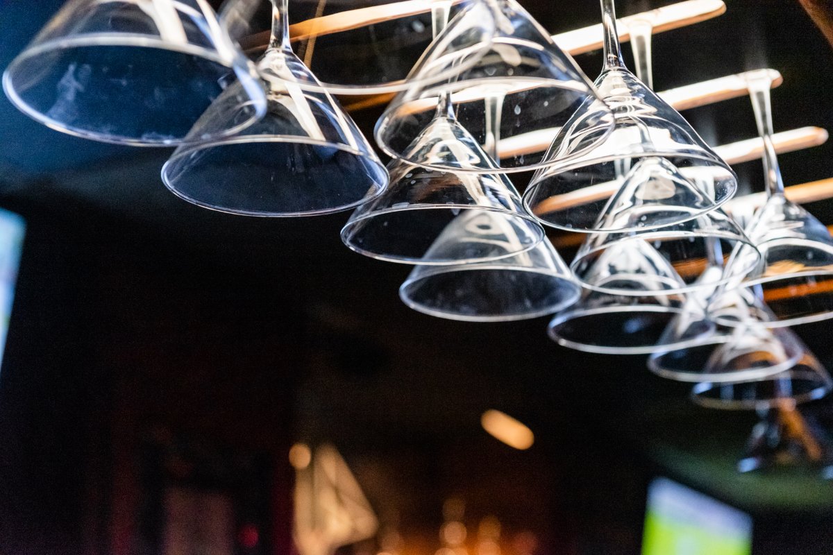 MartiniClubSATX's tweet photo. Our martini glasses are just hangin' around, waiting for you to order! What kind of cocktail are you feeling like today? #martiniclubsatx #martinisatx #bestkeptsecretsatx #sakaraoke https://t.co/tbkJNEbwIA