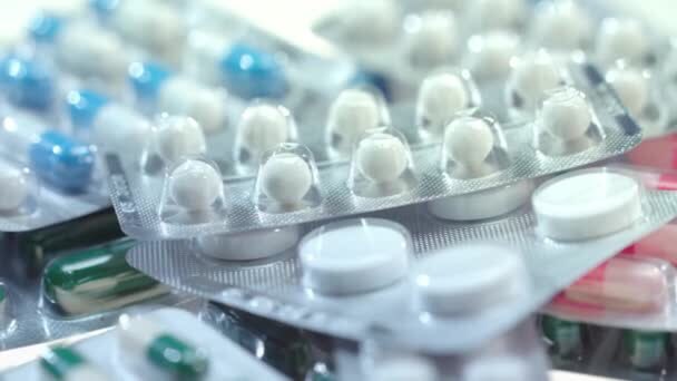 tradelawyer's tweet photo. In response to new US rules allowing bulk importations of pharmaceuticals from Canada, Health Canada has just announced an interim order to prevent shortages in Canada. 

Includes biologics, controlled substances and drugs for #COVID19. 

#TradeControls

https://t.co/Yr2wTEaiu5 https://t.co/SVOAfYuygQ