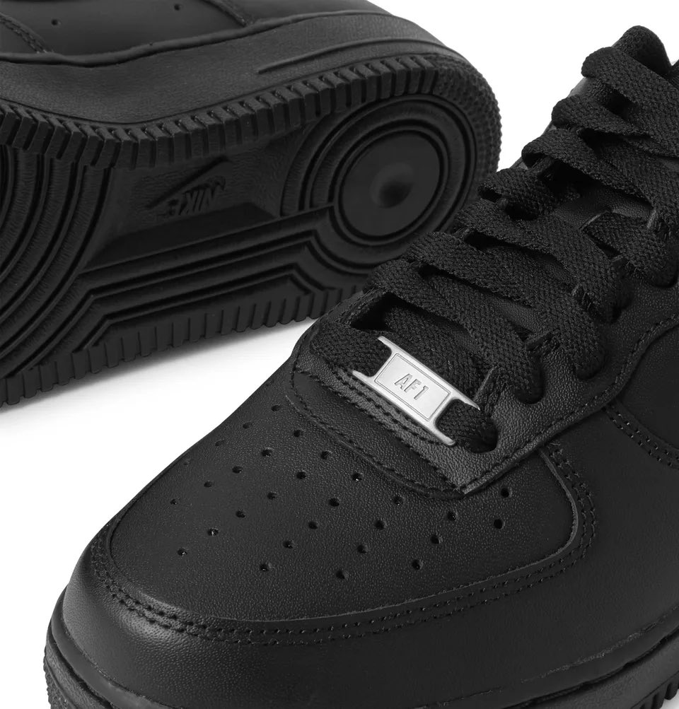 crepsconnected's tweet image. Air Force 1 Giveaway for Black Friday 👟🌚

For your chance to win a Black or White pair of AF1’s follow these three rules: