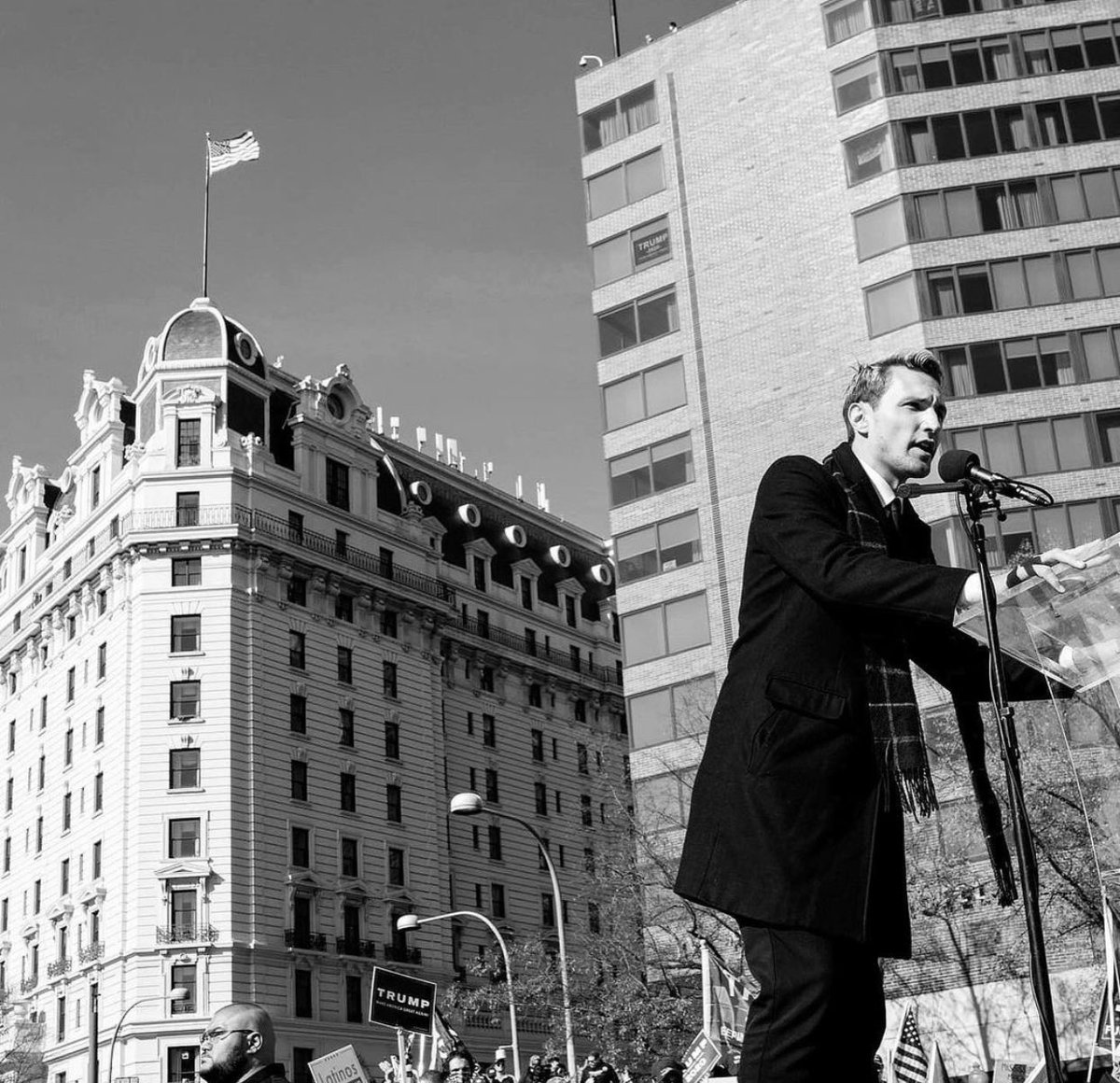 Two days after the major DC March,  @BrandonStraka organized a  #WalkAway event.Many conservative influencers in attendance.