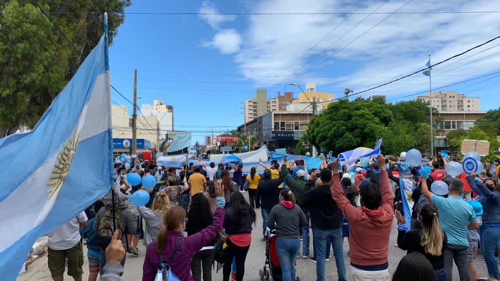 amafm923's tweet photo. ¡Chubut declara que #LaMayoriaCeleste tiene una voz y habla por la Argentina entera!. 

#RadioAMA https://t.co/yD8KAbIUlV