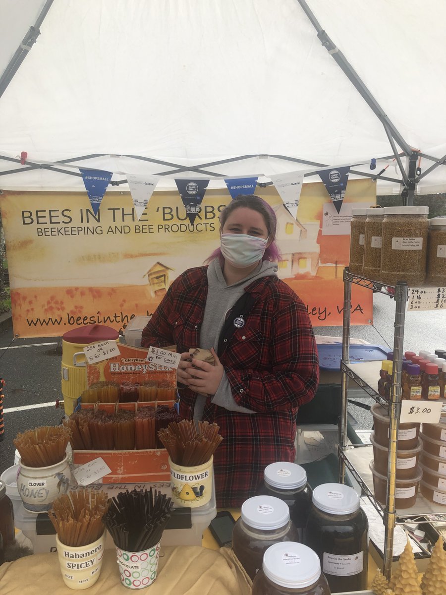 Family shopping #SmallBusinessSaturday in #Issaquah <a href="/DT_Issaquah/">Downtown Issaquah Association</a> <a href="/NatlMainStreet/">Main Street America</a> <a href="/wamainstreet/">Washington Main St</a> <a href="/PreserveWA/">Washington Trust</a>  #ShopSmall #IssaquahLoyal