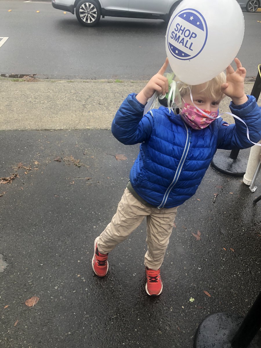 PatriceFrey's tweet photo. Family shopping #SmallBusinessSaturday in #Issaquah @DT_Issaquah @NatlMainStreet @wamainstreet @PreserveWA  #ShopSmall #IssaquahLoyal https://t.co/ygaLGQVBFG