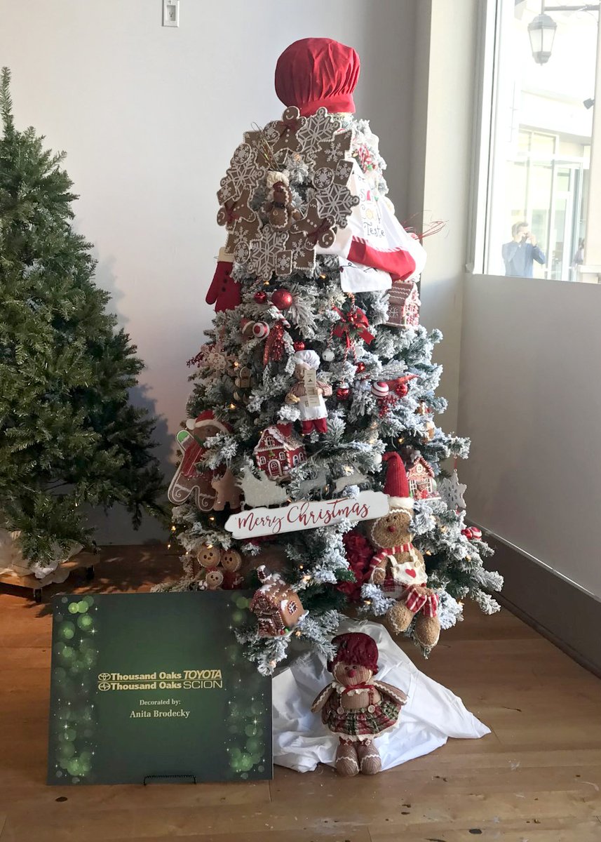 Today's featured tree by Thousand Oaks Toyota: Grandma's Gingerbread House! (To purchase this tree &amp; have it safely delivered to your home, come see us at The Oaks Mall or visit us online!) hospiceoftheconejo.org/festival-of-tr…