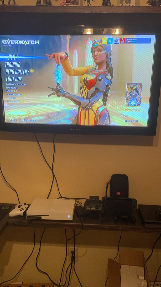 boneking7's tweet image. Come watch me die inside