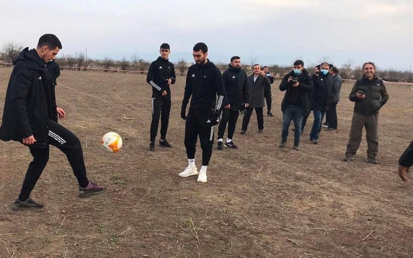 FKQarabaghEN's tweet photo. It feels so good to be home. 🇦🇿😍

#Aghdam #KarabakhisAzerbaijan https://t.co/9pICIZTAl6