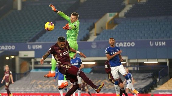 👀 Avec cette précieuse victoire vs Everton (0-1), Leeds remonte à la 11e place de Premier League. A 3 pts du top 5 et surtout à 10 pts désormais du premier relégable, Fulham ! #EVELEE #LUFC https://t.co/pf50cqy9uE