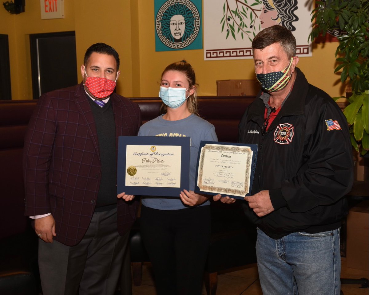 This #SmallBusinessSaturday, #ShopSmall & #DineSmall @HempsteadTown. 
@IslandParkNY is no doubt home to some of the best Greek eats around, thanks to Pete's Pitaria. 
Stopped by w/Trustee Gagliardi to thx my buddy Leo & family for feeding thousands of hungry neighbors since '91.