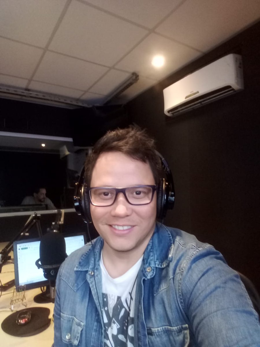 amafm923's tweet photo. ¡Johan te invita a que formes parte de este momento histórico!. Seguí el minuto a minuto del #28N por la #RadioAMA 92.3 

#LaMayoriaCeleste https://t.co/4KI1IBZ0Uu