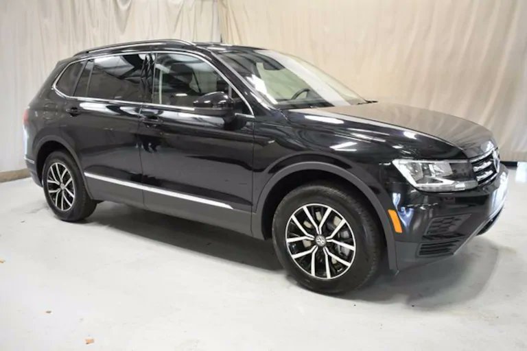 Comfortable seats, a quiet cabin, and excellent steering feel make the #Volkswagen #Tiguan a great SUV for your road trip adventures. Start shopping online for yours at Vorderman Volkswagen. || bit.ly/2J5UUTx