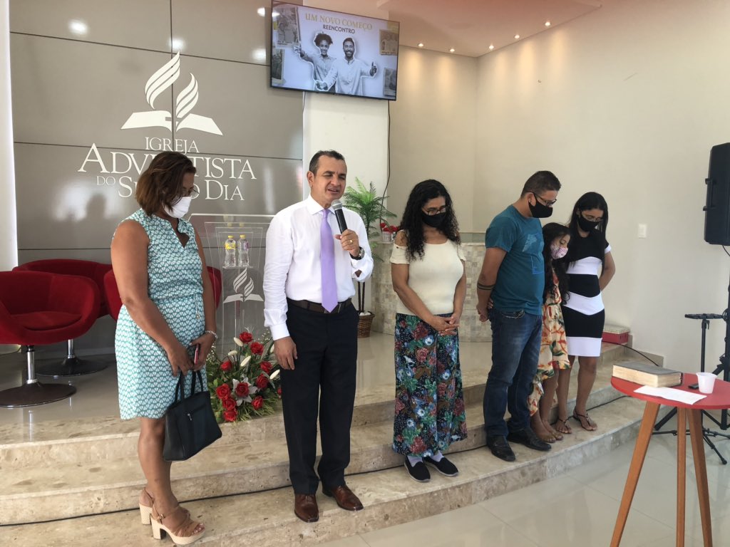 pastorotimar's tweet photo. #reencontroAPe!
#reencontroUNeB!

Glórias a Deus!

Severina selou a vida com Cristo através do #batismo! E toda a sua família breve fará o mesmo!

Parabéns @PrLucaseverino7! Foi um sábado lindo! Deus lhes abençoe! Feliz Semana! 

#proezas! #reencontro! #vidanova! #recomeço! https://t.co/1VFfh7TEfm