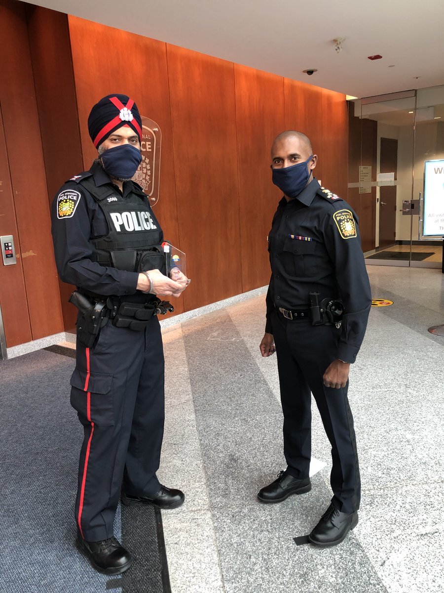PeelPolice's tweet image. Please join us in congratulating #PRP Cst. Manjit Basran for winning the #Greater Toronto Award from Global News. 

Manny, as he's known to friends, devotes a ton of his personal time to helping others by way of the Sewa Meals for Humanity program which he co-founded.

#Selfless