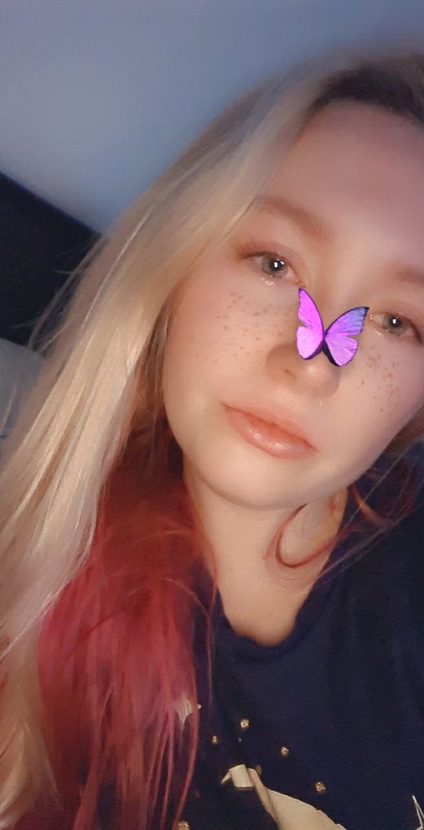 Emily31xx's tweet photo. Smile through your tears 
No-one will see how broken you are https://t.co/WFC5alDs6X