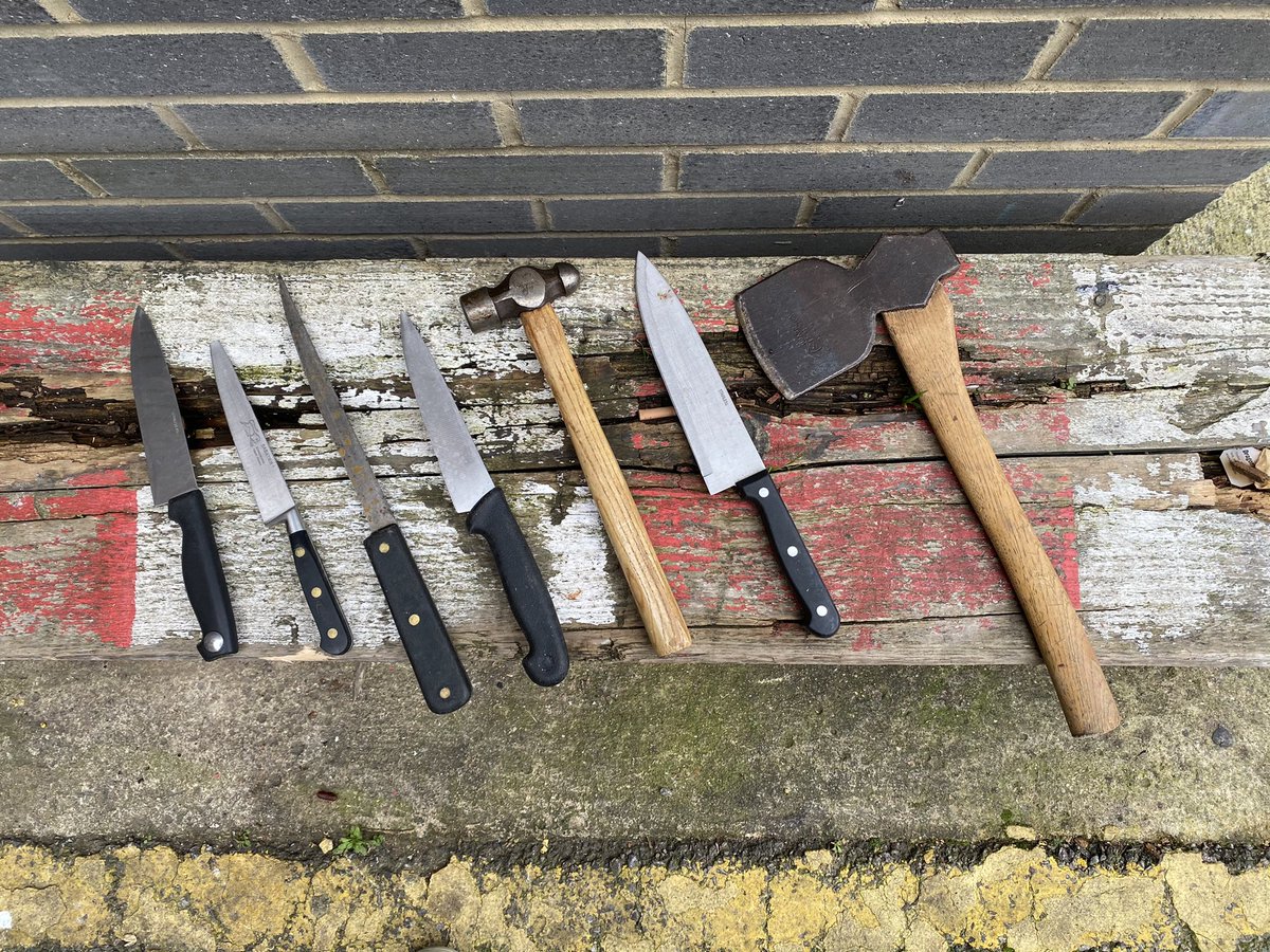 Officers from the #CEViolenceSuppressionUnit located this nasty weapons stash in N1 today. All weapons seized and will be destroyed imminently. Keeping the streets safe & no doubt a life saved here #MetPolice #CentralEast